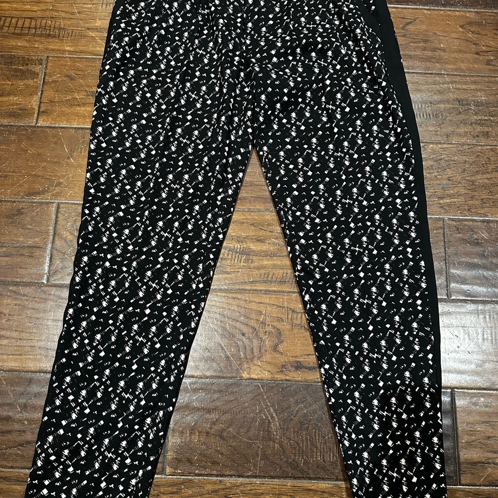 Vince Camuto Black and White‎ Floral Pants with Black Stipe on sides size 4